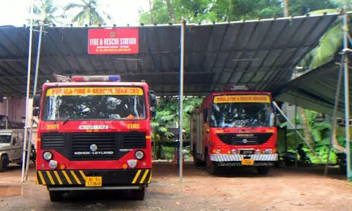 ഫയർഫോഴ്സ് കെട്ടിട നിർമാണത്തിന് അനുമതിയായില്ല; ഇനിയും അണയാതെ അവഗണന ഫയർഫോഴ്സ് കെട്ടിട നിർമാണത്തിന് അനുമതിയായില്ല; ഇനിയും അണയാതെ അവഗണന