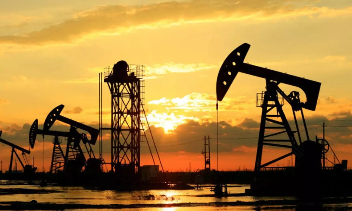 ഒമാനിൽ എണ്ണ, വാതക മേഖലയിലെ തസ്തികകളിൽ   തൊഴിൽ ലൈസൻസ് നിർബന്ധമാക്കുന്നു