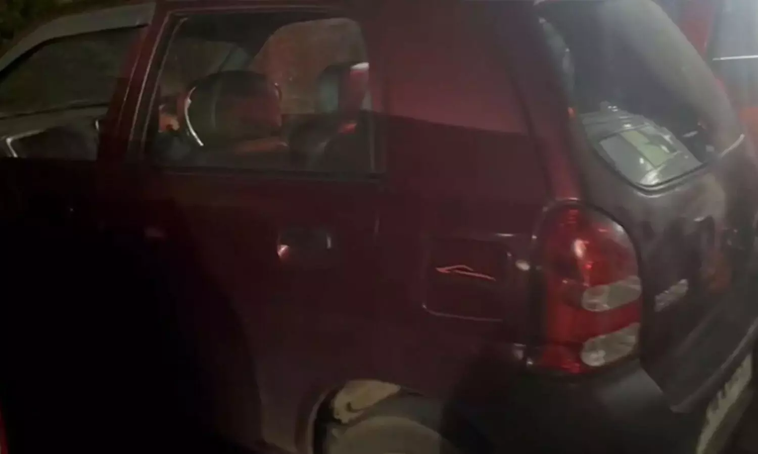 അഞ്ചു വയസുകാരിയെ കാറിലിരുത്തി മാതാപിതാക്കൾ കൃഷിയിടത്തിലേക്ക് പോയി, തിരിച്ചെത്തിയപ്പോൾ കുട്ടി മരിച്ച നിലയിൽ, സംഭവം ഇടുക്കി രാജാക്കാട്