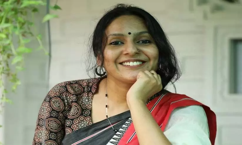 താങ്കൾക്ക് ലഭിച്ച സൗഭാഗ്യം സ്ത്രീകൾക്കും അരികുവൽക്കരിക്കപ്പെട്ടവർക്കും ലഭിച്ചിട്ടില്ല അടൂരിനെ മുഖവിലക്കെടുക്കുന്നില്ലെന്ന് ശ്രുതി ശരണ്യം