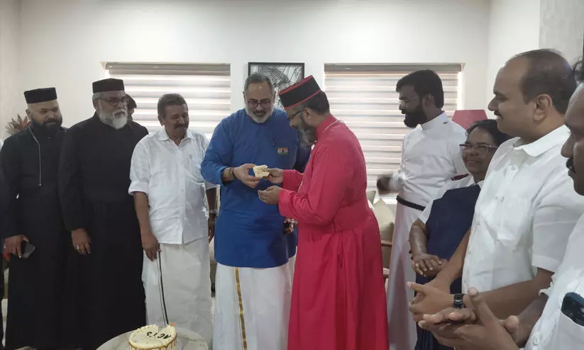 കന്യാസ്ത്രീ അറസ്റ്റ്: ബി.ജെ.പി ഓഫിസിൽ കേക്കുമായി ക്രൈസ്തവ നേതാക്കൾ