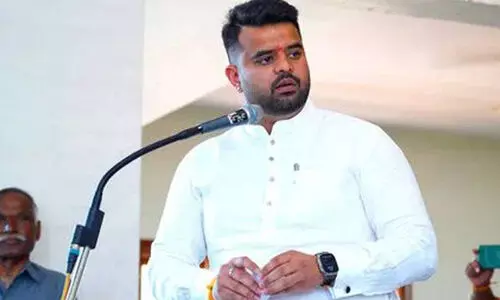 ‘പ്ര​ജ്വ​ൽ രേ​വ​ണ്ണ ന​മ്പ​ർ 15528 പ​ര​പ്പ​ന അ​ഗ്ര​ഹാ​ര സെ​ൻ​ട്ര​ൽ ജ​യി​ൽ’