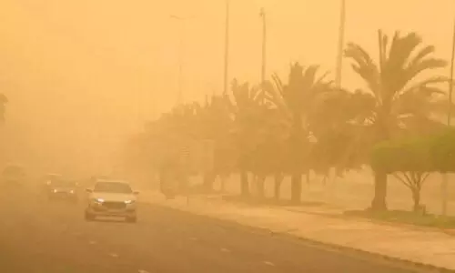 ഉ​യ​ർ​ന്ന താ​പ​നി​ല തു​ട​രും; കാ​റ്റി​ന് സാ​ധ്യ​ത