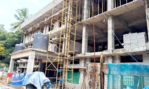 എ​ഴു​മ​റ്റൂ​ർ സാമൂഹികാരോഗ്യ കേന്ദ്രം; കെട്ടിട നിർമാണം പുരോഗമിക്കുന്നു