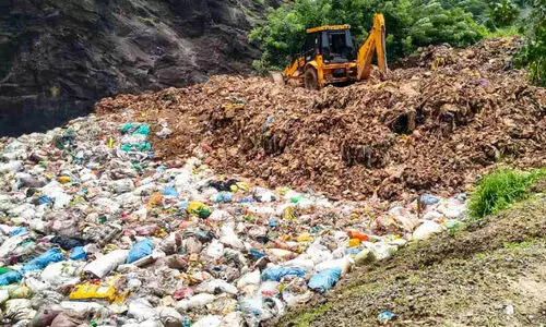 ആന്തിയൂര്‍ക്കുന്നിലെ ക്വാറിയില്‍ ടണ്‍ കണക്കിന് ആശുപത്രി മാലിന്യം തള്ളി