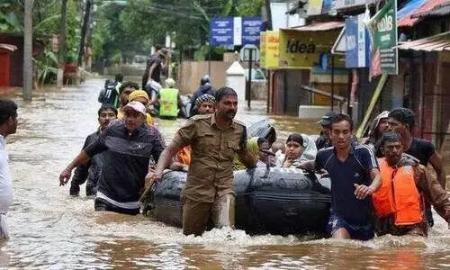 ചക്രവാതച്ചുഴി ശക്തം: കേരളത്തിൽ വീണ്ടും അതിതീവ്ര മഴ, നാളെ മൂന്ന് ജില്ലകളിൽ റെഡ് അലർട്ട്