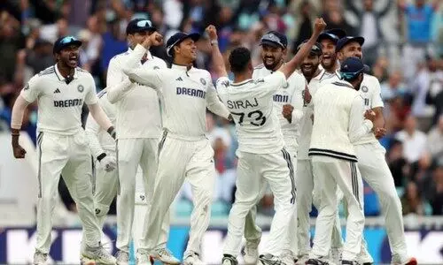 team india celebrates oval test success