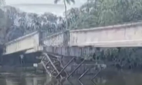 ആലപ്പുഴയിൽ നിർമാണത്തിനിടയിൽ പാലത്തിന്റെ സ്പാൻ ഇളകി വീണു; രണ്ട് മരണം