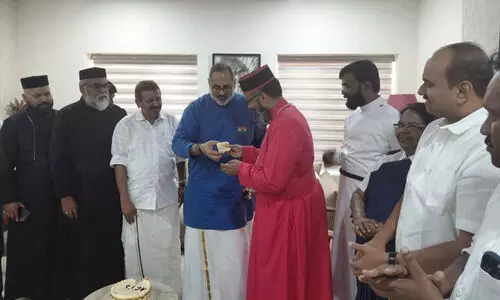 കന്യാസ്ത്രീ അറസ്റ്റ്: ബി.ജെ.പി ഓഫിസിൽ കേക്കുമായി ക്രൈസ്തവ നേതാക്കൾ