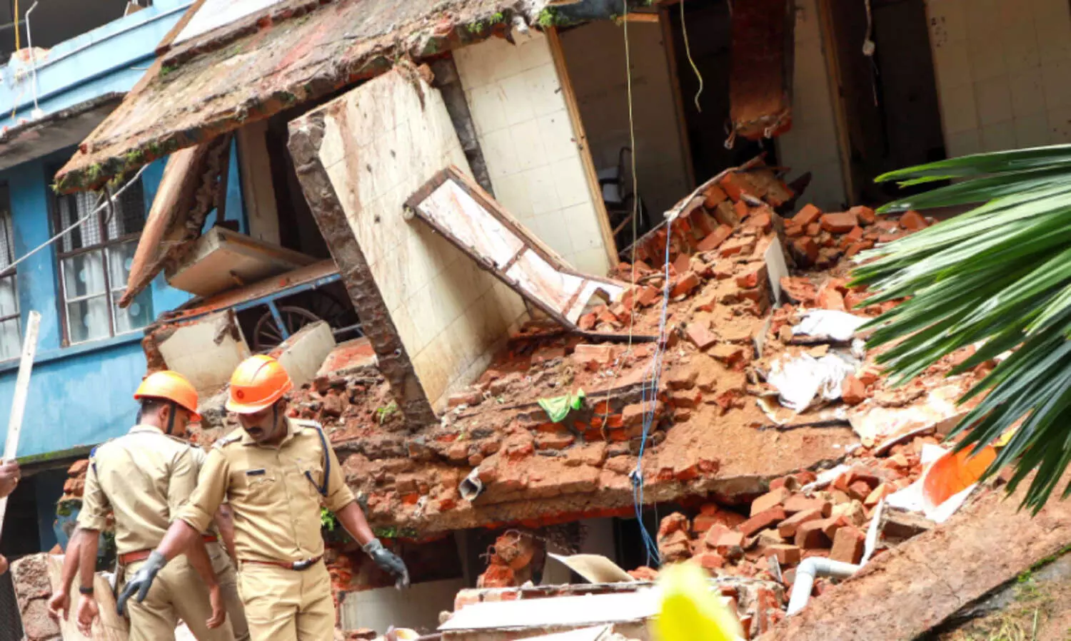 കെട്ടിടം പൊളിക്കണോ, പുതുക്കണോ​?; ദുരന്തം​ ഒരുമാസം പിന്നിട്ടു, തീരുമാനം മാത്രമില്ല