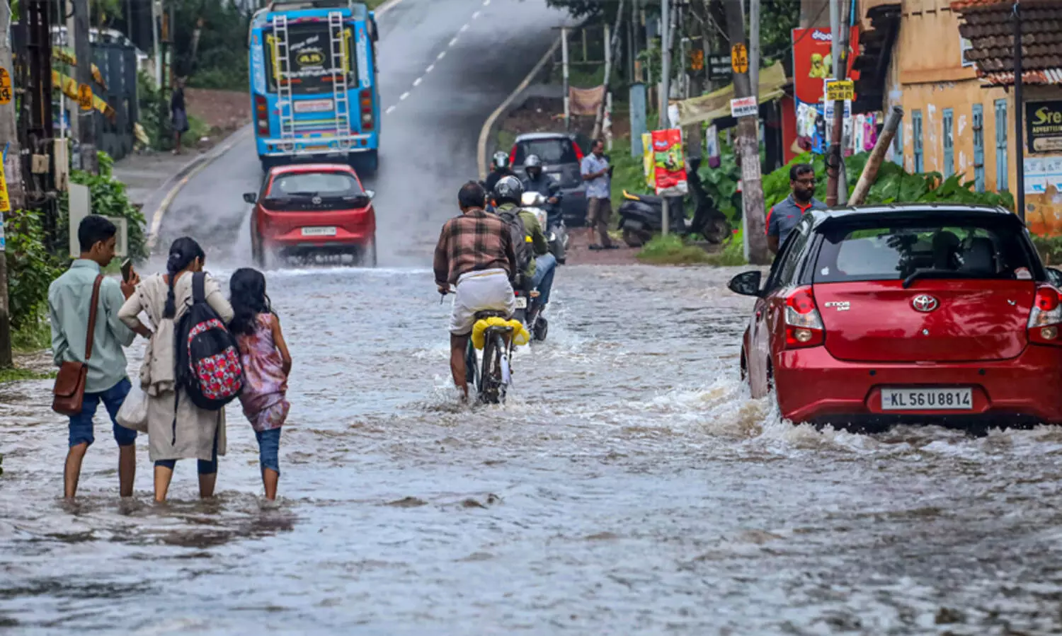 നാളെ വടക്കൻ കേരളത്തിൽ അതിതീവ്രമഴ; ഇന്ന് നാലു ജില്ലകളിൽ റെഡ് അലർട്ട്