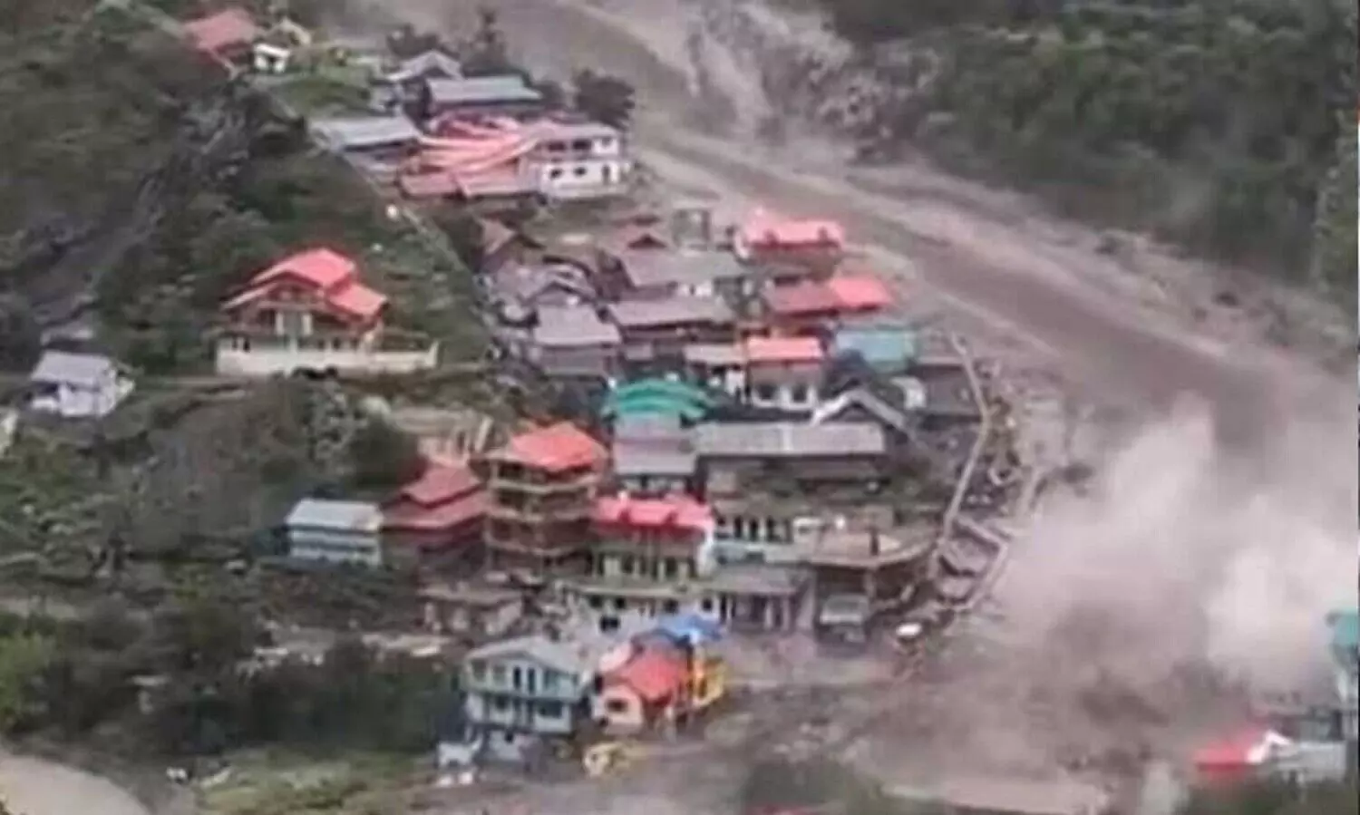 ഉത്തരാഖണ്ഡിൽ മേഘവിസ്‌ഫോടനം, മിന്നൽ പ്രളയം; ഒരു ഗ്രാമം ഒലിച്ചുപോയി; നാലു മരണം, നിരവധി പേരെ കാണാനില്ല