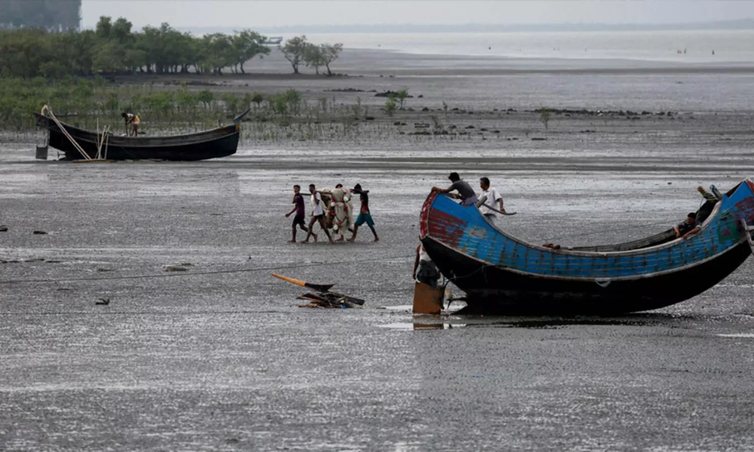 ബംഗ്ലാദേശിൽ അതിർത്തി ലംഘിച്ച 48 ഇന്ത്യൻ മീൻപിടിത്തക്കാർ പിടിയിൽ; മൂന്ന് ബോട്ടുകളും പിടിച്ചെടുത്തു