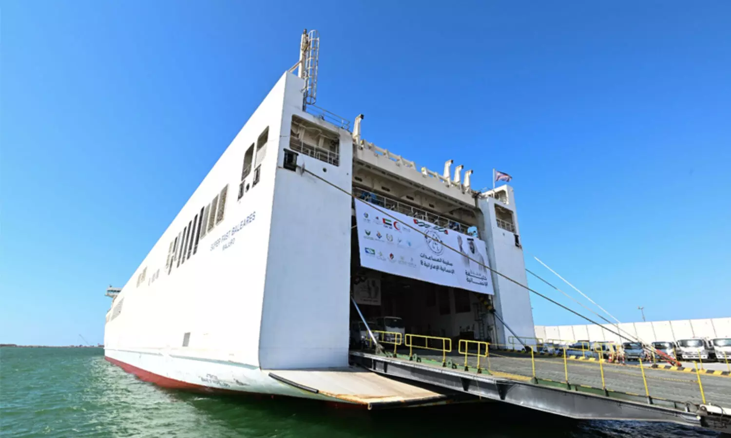 ഗസ്സക്ക്​ സഹായവുമായി യു.എ.ഇയുടെ കൂറ്റൻ കപ്പൽ ഈജിപ്തിൽ