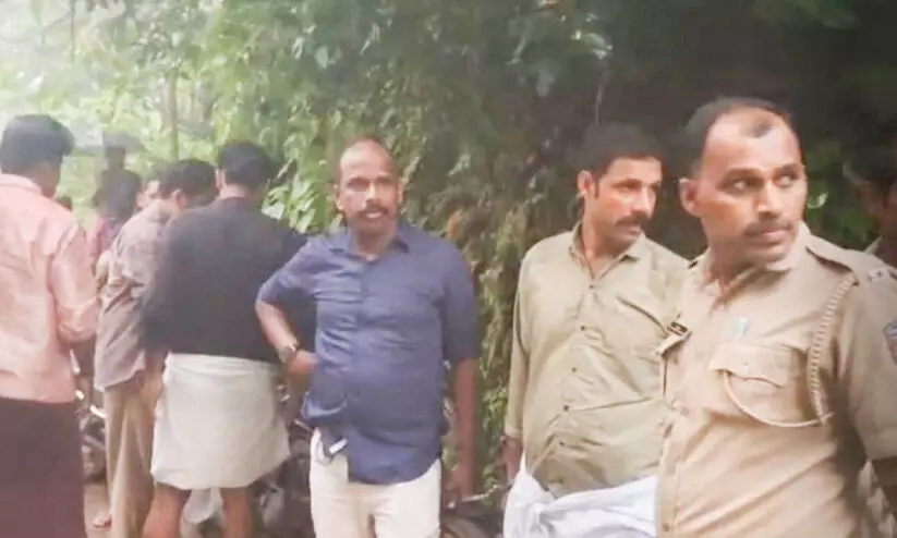 ഷോക്കേറ്റ് വീട്ടമ്മയുടെ മരണം; നിർണായകമായത് ഫോറൻസിക് പരിശോധന ഷോക്കേറ്റ് വീട്ടമ്മയുടെ മരണം; നിർണായകമായത് ഫോറൻസിക് പരിശോധന