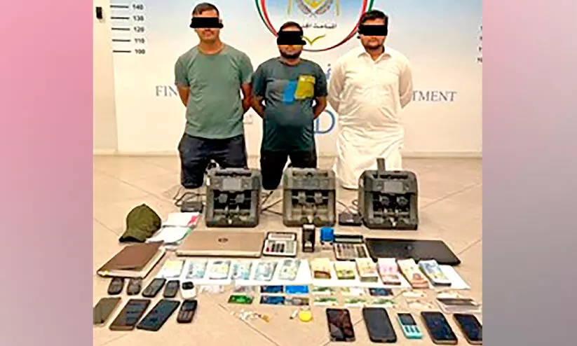 കാ​ർ​ഡ് ര​ഹി​ത പി​ൻ​വ​ലി​ക്ക​ൽ സ​വി​ശേ​ഷ​ത ഉ​പ​യോ​ഗ​പ്പെ​ടു​ത്തി  എ.​ടി.​എം ത​ട്ടി​പ്പ്: വ​ൻ​സം​ഘ​ത്തി​ലെ മൂ​ന്നു​പേ​ർ പി​ടി​യി​ൽ