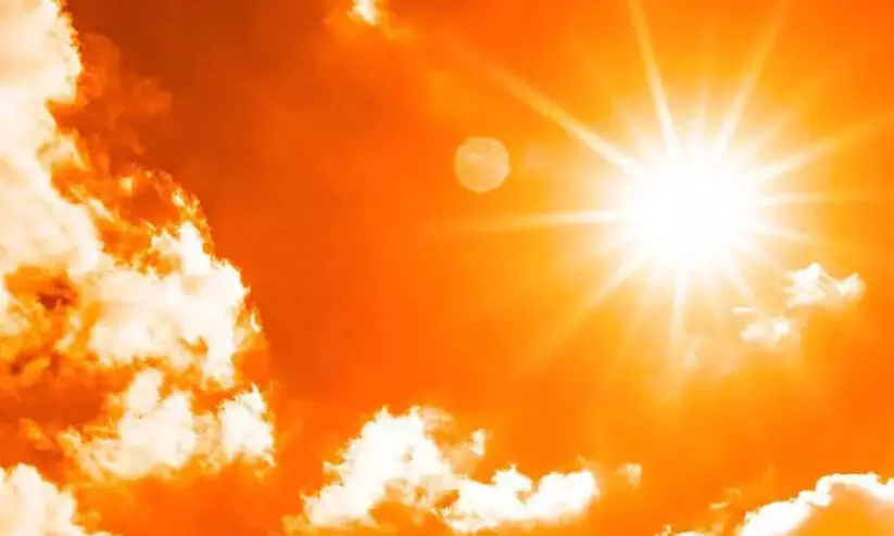 ക​ന​ത്ത ചൂ​ടും കാ​റ്റും തു​ട​രു​ന്നു