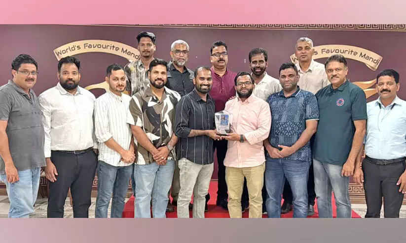 ഫൈ​സ​ൽ ഹം​സ​ക്ക് യാ​ത്ര​യ​യ​പ്പ് ന​ല്‍കി