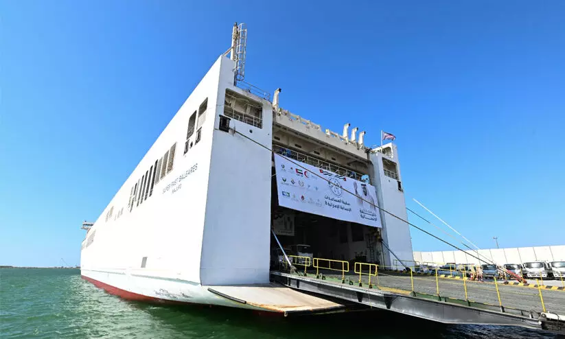 ഗസ്സക്ക്​ സഹായവുമായി യു.എ.ഇയുടെ കൂറ്റൻ കപ്പൽ ഈജിപ്തിൽ