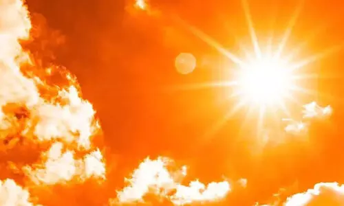 ക​ന​ത്ത ചൂ​ടും കാ​റ്റും തു​ട​രു​ന്നു