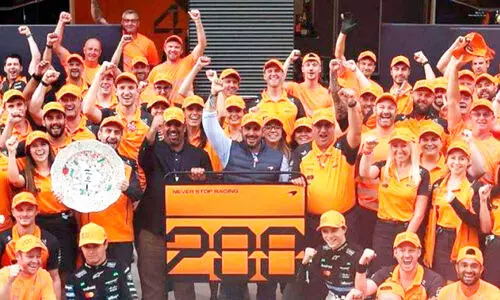 ഹം​ഗേ​റി​യ​ൻ ഗ്രാ​ൻ​ഡ് പ്രീ; മ​ക്ലാ​ര​ന്‍റെ വി​ജ​യ​ത്തി​ന് സാ​ക്ഷി​യാ​യി ബ​ഹ്‌​റൈ​ൻ രാ​ജ​കു​ടും​ബാം​ഗ​ങ്ങ​ൾ