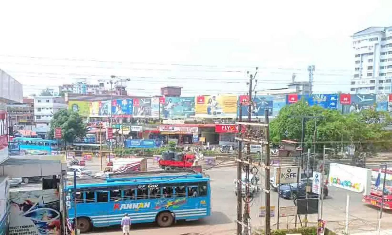 കണ്ണൂരിൽ പൊരിവെയിൽ, റെഡ് അലെർട്ട് പിൻവലിച്ചു​; മഴ മുന്നറിയിപ്പ് കാരണം സ്കൂളുകൾക്ക് അവധി