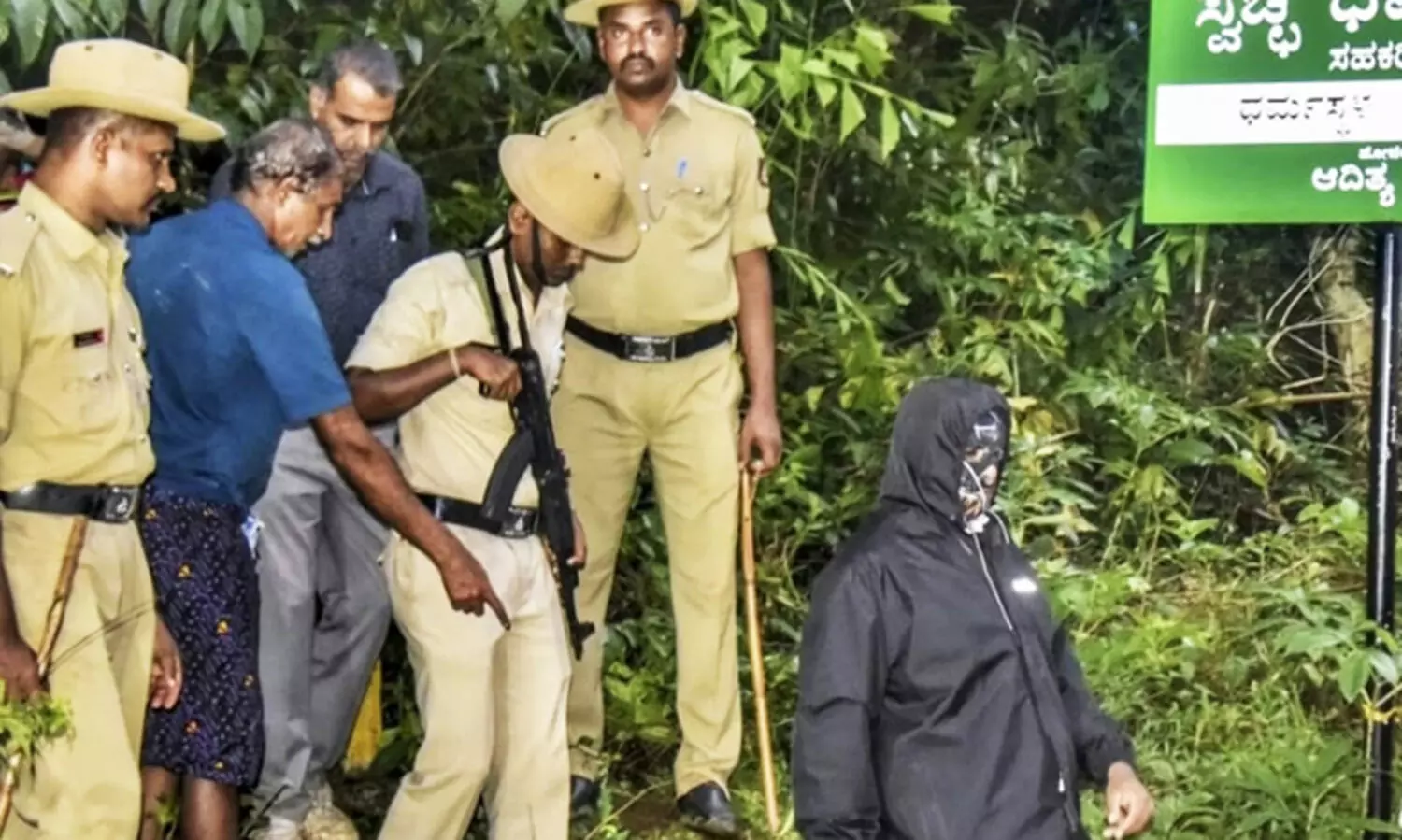 ധർമസ്ഥലയിൽ അന്വേഷണം ഊർജിതം; വനത്തിനുള്ളിലും എസ്.ഐ.ടി പരിശോധന, പഞ്ചായത്ത് ഓഫിസിൽ റെയ്ഡ്