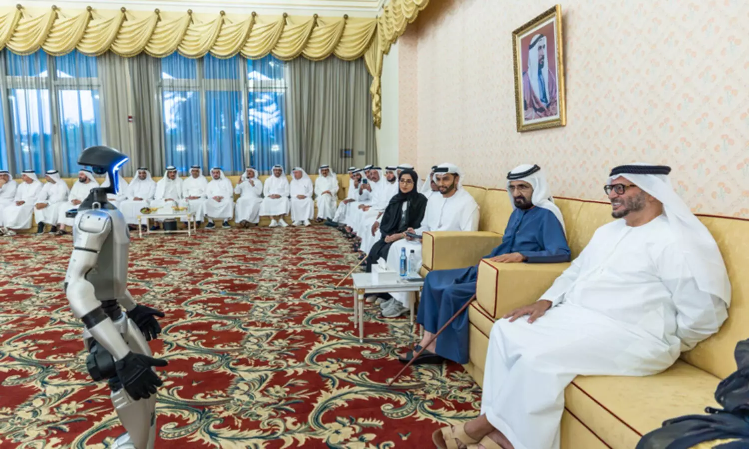 ശൈഖ്​ മുഹമ്മദിന്‍റെ മജ്​ലിസിൽ കൗതുകക്കാഴ്ചയായി റോബോട്ട്​