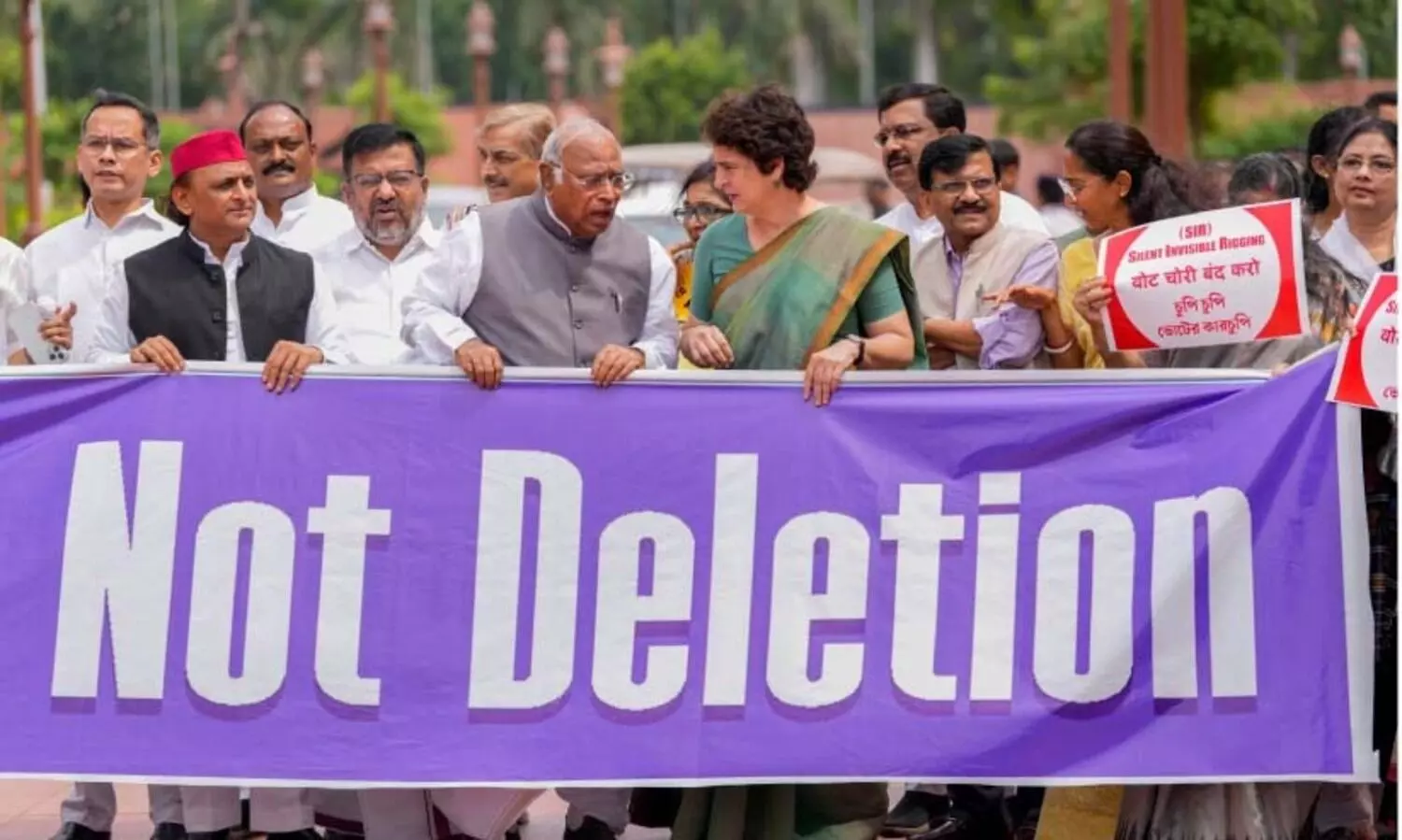 ബി​ഹാ​ർ വോ​ട്ട​ർ​പ​ട്ടി​ക: തെ​ര​ഞ്ഞെ​ടു​പ്പ് കമീഷൻ ആസ്ഥാനത്തേക്ക് പ്രതിപക്ഷ മാർച്ച് തി​ങ്ക​ളാ​ഴ്ച