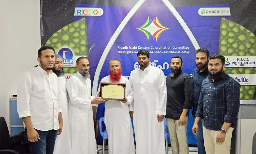 കു​ഞ്ഞിമു​ഹ​മ്മ​ദി​ന് യാ​ത്ര​യ​യ​പ്പ് ന​ൽ​കി