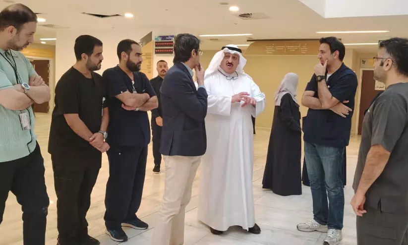 ജ​ഹ്‌​റ ആ​ശു​പ​ത്രി ആ​രോ​ഗ്യ​മ​ന്ത്രി സ​ന്ദ​ർ​ശി​ച്ചു; ര​ക്ഷാപ്ര​വ​ർ​ത്ത​ന​ത്തി​ന് അ​ഭി​ന​ന്ദ​നം