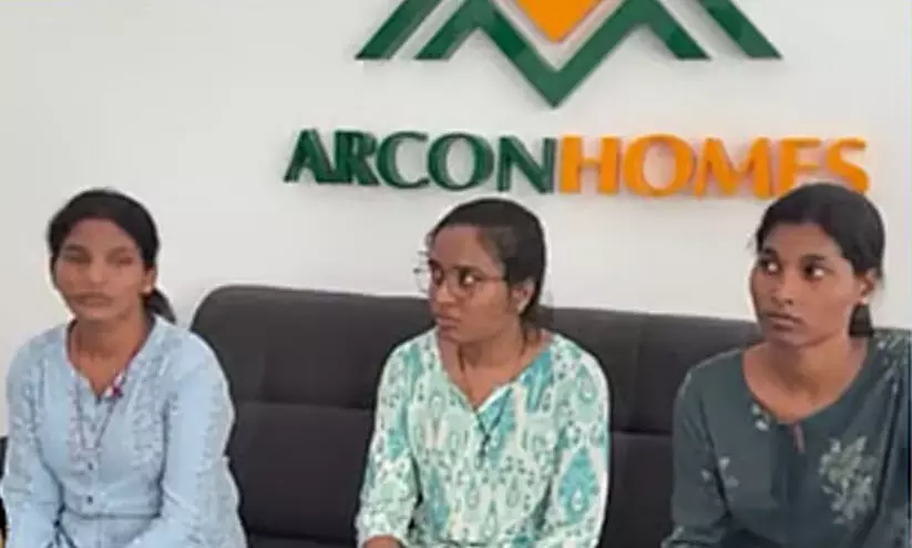 ‘ഓ ബൈ ഓസി’ സാമ്പത്തിക തട്ടിപ്പ്: പ്രതികളെ ജയിലിലേക്ക് മാറ്റി; മൂന്നാം പ്രതി ഇപ്പോഴും ഒളിവിൽ ‘ഓ ബൈ ഓസി’ സാമ്പത്തിക തട്ടിപ്പ്: പ്രതികളെ ജയിലിലേക്ക് മാറ്റി; മൂന്നാം പ്രതി ഇപ്പോഴും ഒളിവിൽ