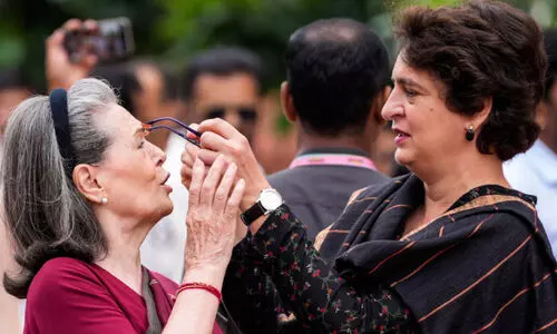 പാർലമെന്‍റ് വർഷ കാല സമ്മേളനം; ഇരുകൂട്ടരും വിട്ടുവീഴ്ചക്കില്ല; ചർച്ചയില്ലാതെ പാസാക്കി ബില്ലുകൾ