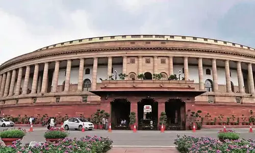 കന്യാസ്ത്രീകൾക്കെതിരായ കേസ്; പാർലമെന്റിന് പുറത്ത് എം.പിമാരുടെ പ്രതിഷേധം