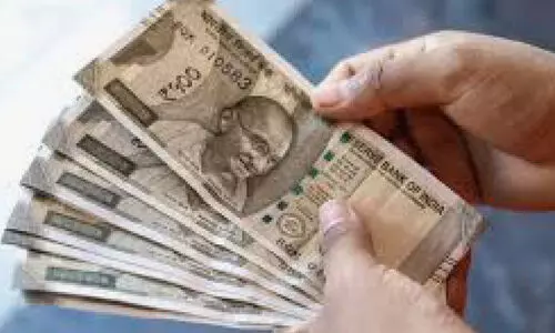 രൂ​പ​ക്ക്​ റെ​ക്കോ​ഡ്​ ത​ക​ർ​ച്ച: പ​ണ​മ​യ​ക്കാ​ൻ തി​ര​ക്ക്​