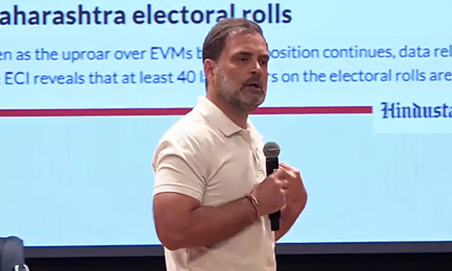 പിതാവിന്റെ പേര് അക്ഷരങ്ങൾ മാത്രം, കന്നിവോട്ടറായി വൃദ്ധർ, വീട്ടുനമ്പർ പൂജ്യം -രാഹുൽ ഗാന്ധിയുടെ വെളിപ്പെടുത്തലിൽ ഞെട്ടിക്കുന്ന വിവരങ്ങൾ