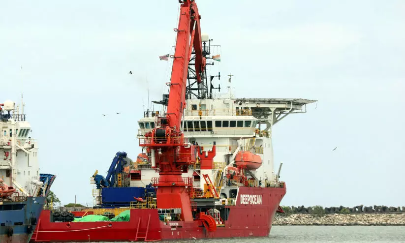 മുങ്ങിയ കപ്പലിലെ ഇന്ധനവും അവശിഷ്ടങ്ങളും നീക്കാൻ നപടി തുടങ്ങി