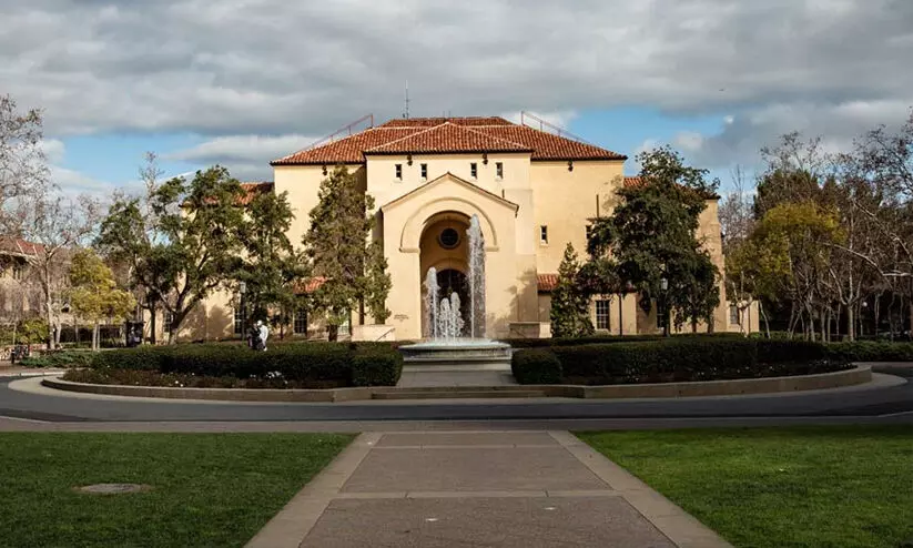 ട്രംപ് ഭരണകൂടം പണം നൽകുന്നില്ല; 360ലധികം ജീവനക്കാരെ പിരിച്ചുവിട്ട് സ്റ്റാൻഫോർഡ് സർവകലാശാല