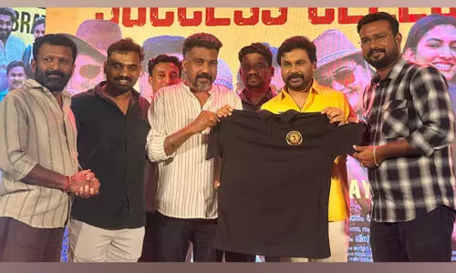 ദി​ലീ​പ് ഫാ​ൻ​സ്‌ ബ​ഹ്‌​റൈ​ന്റെ ഔ​ദ്യോ​ഗി​ക ടി ​ഷ​ർ​ട്ട് ന​ട​ൻ ദി​ലീ​പ് പ്ര​കാ​ശ​നം ചെ​യ്തു