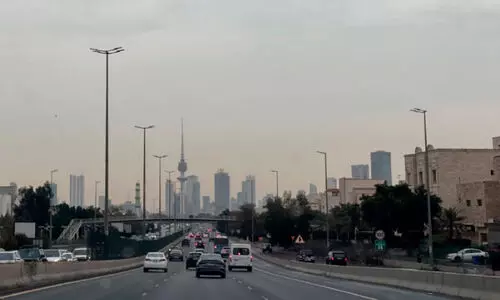 കാ​ലാ​വ​സ്ഥ​യി​ൽ മാ​റ്റം; ചൂ​ടും ഈ​ർ​പ്പ​വും, മ​ഴ​ക്ക് സാ​ധ്യ​ത