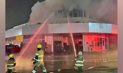 ഷു​വൈ​ഖ് ഇ​ൻ​ഡ​സ്ട്രി​യ​ൽ ഏ​രി​യ​യി​ൽ പ്രി​ന്റിങ് പ്ര​സി​ൽ തീ​പി​ടി​ച്ചു