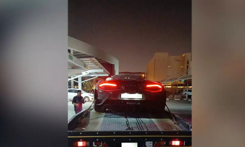 ഓടുന്ന വാഹനത്തിൽ നൃത്തം; രണ്ട്​ ആഡംബര കാറുകൾ പിടിച്ചെടുത്തു