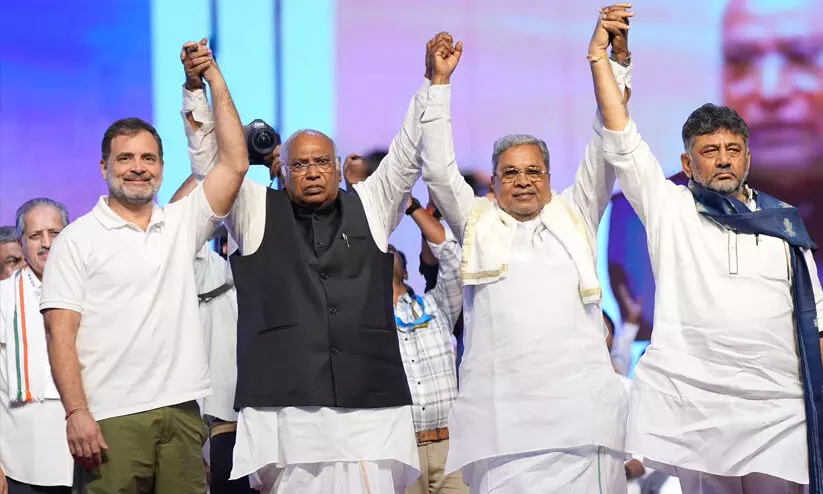 രാഹുൽ ഗാന്ധിയുമായി തോളോടുതോൾ ചേർന്ന് നടത്തിയത് ചരി​ത്രപരമായ സമരം- ഫെയ്സ്ബുക്കിൽ കുറിച്ച് ഡി.കെ ശിവകുമാർ