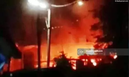 ഗ്യാസ് സിലിണ്ടർ പൊട്ടിത്തെറിച്ച് അഗ്നിബാധ; ചെങ്ങമനാട് 52കാരി താമസിക്കുന്ന ഷെഡ് കത്തിനശിച്ചു