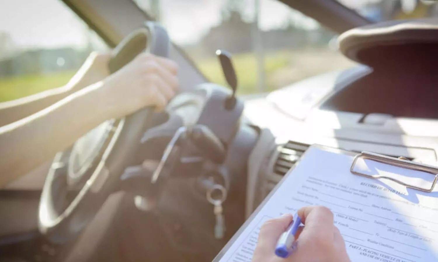 നഖം വെട്ടാതെ ഡ്രൈവിങ്​ ടെസ്റ്റിനെത്തിയതിന് സ്ത്രീയോട്​ മോശം സംസാരം: എം.വി.ഐക്കെതിരായ കേസ്​ റദ്ദാക്കി
