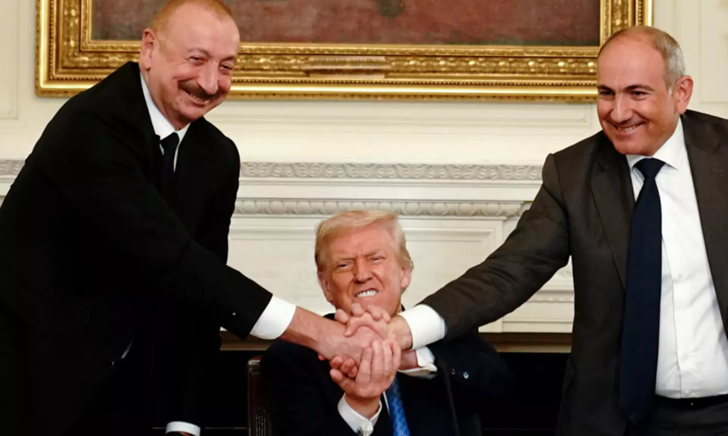 റഷ്യൻ മേഖലയിലൂടെ പുതിയ ‘ട്രംപ് റൂട്ട്’; വെറ്റ് ഹൗസിൽ ‘സമാധാന കരാറിൽ’ ഒപ്പിട്ട് അസർബൈജാനും അർമേനിയയും