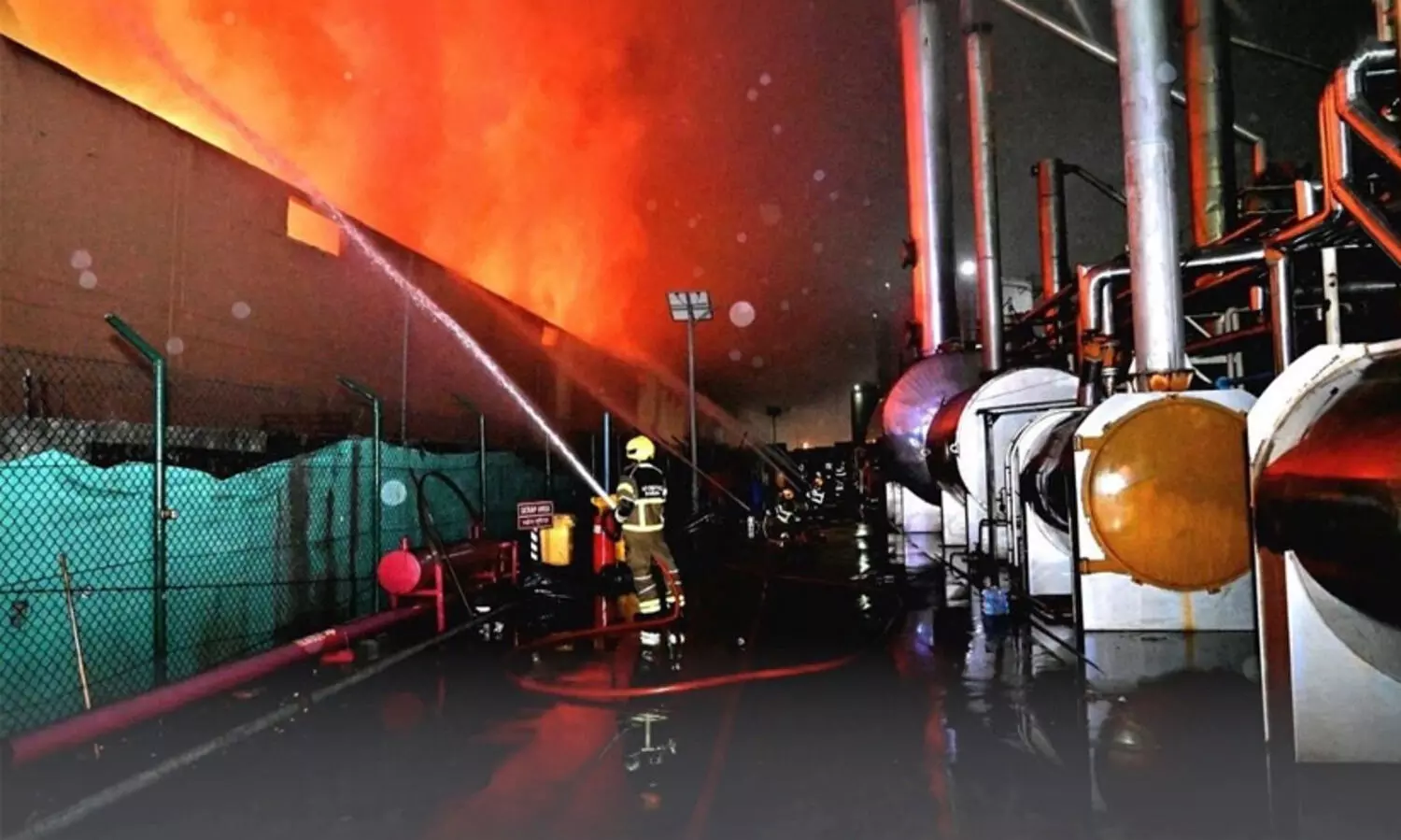 ഷാർജയിൽ വസ്ത്ര വെയർഹൗസിൽ തീപ്പിടുത്തം