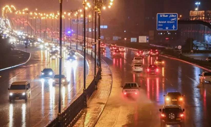 ഒമാനിലെ അൽ ഹജർ പർവത നിരകളിൽ ഇടിമിന്നലോടെ മഴക്ക് സാധ്യത