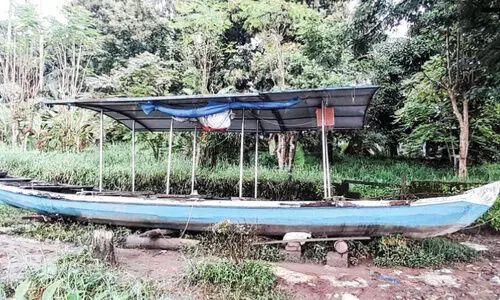 തി​രു​നാ​വാ​യ​യി​ലെ തീ​ർ​ഥാ​ട​ക​ത്തോ​ണി ഇ​നി പു​ഴ​യി​ലി​റ​ങ്ങാ​ൻ സു​മ​ന​സ്സു​ക​ൾ ക​നി​യ​ണം