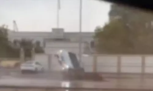 കനത്ത മഴക്കിടെ വാഹനാഭ്യാസം; ഒമാനിലെ ദാഹിറയിൽ ഒരാൾ പിടിയിൽ